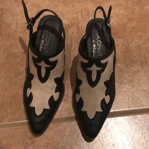 Coconuts by Matisse booties size 7.5 tan/black